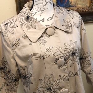 Donna Cody Floral embroidered lined large button down neutral jacket